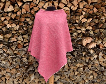 Roze kleurige L-XL maat lamswollen poncho Roze kleurige L-XL maat lamswollen mantel L-XL maat roze kleurige lamswollen cape Roze wollen poncho