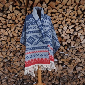 Cachecol de lã de cordeiro ornamentado: envoltório multicolorido azul-cinza