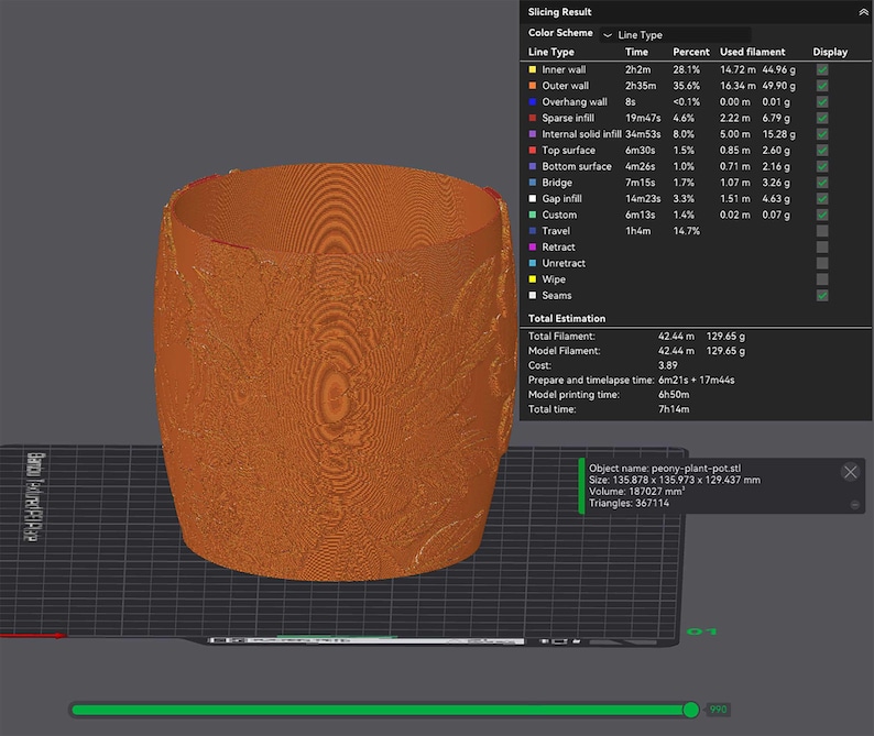 Peut inclure: Rendu 3D d'un pot de pivoine orange. Le pot a une surface textur&eacute;e et une forme cylindrique. L'image comprend un tableau de r&eacute;sultats de d&eacute;coupe avec des d&eacute;tails sur l'utilisation du filament et le temps d'impression. Dimensions du pot : 13,59 x 13,60 x 12,94 cm.