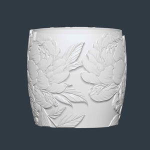 Peut inclure: Un tabouret de jardin cylindrique blanc avec un motif floral de pivoine sculpt&eacute; sur la surface. La sculpture en relief pr&eacute;sente des p&eacute;tales et des feuilles d&eacute;taill&eacute;s, cr&eacute;ant une pi&egrave;ce d&eacute;corative textur&eacute;e.
