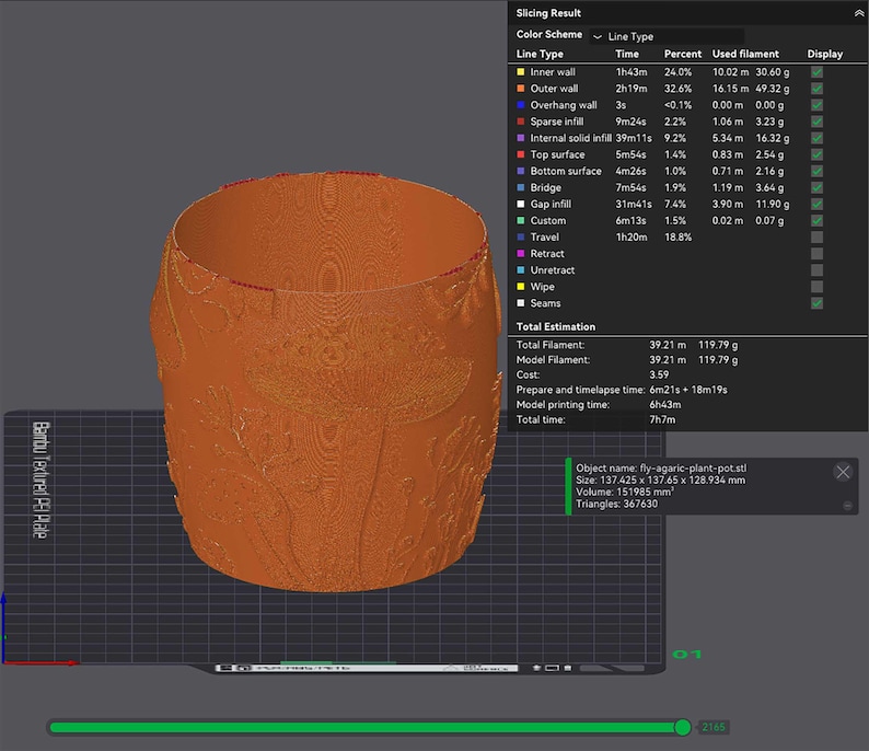 Może przedstawiać: Renderowanie 3D pomarańczowej doniczki o cylindrycznym kształcie i szczeg&oacute;łowych wzorach. Doniczka ma wymiary 137,425 x 137,65 x 128,934 mm. Obraz pokazuje wyniki krojenia i informacje o modelu.