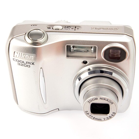 NIKON Coolpix 3200 Digital Camera - Tested - Excellent NIKON Coolpix 3200 Digital Camera - Tested - Excellent