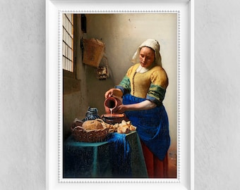 Può includere: Una donna con un vestito blu e giallo versa latte da una brocca marrone in una ciotola su un tavolo con pane e altri cibi. La scena è ambientata in una cucina con una finestra sullo sfondo.