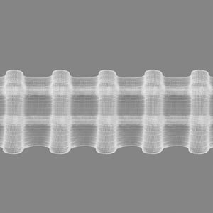 Pode incluir: Um acabamento de tecido branco semitransparente com uma textura repetitiva, vertical, ondulada ou plissada. O material tem um padrão de grade tecido fino visível em toda a estrutura, criando uma série de colunas verticais arredondadas.