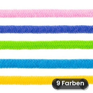 Könnte beinhalten: Fünf horizontale Stränge aus geflochtener Kordel in Pink, Dunkelblau, Limettengrün, Hellblau und Gelb. Ein schwarzes rechteckiges Etikett in der unteren rechten Ecke zeigt den weißen Text 9 Farben, der auf eine Auswahl an Farben hinweist.