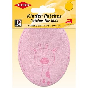 Può includere: Due toppe termoadesive rosa di forma ovale per abbigliamento, ciascuna con un'illustrazione di giraffa. La confezione è etichettata Kleiber Kinder Patches, Patches for kids, e indica una dimensione di 7,5 x 10,5 cm. Le toppe hanno un bordo cucito.