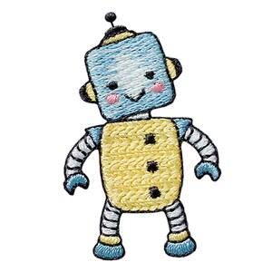 Könnte beinhalten: Ein gestickter Aufnäher eines Roboters mit hellblauem quadratischem Kopf, gelbem rechteckigem Rumpf mit drei schwarzen Punkten sowie gestreiften Armen und Beinen. Der Roboter hat rosa Wangen, eine kleine Antenne oben sowie blaue Hände und Füße.
