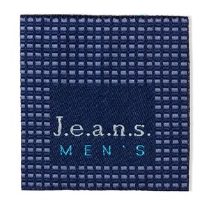 Pode incluir: Uma etiqueta de roupa quadrada de tecido azul-marinho com uma borda de grade texturizada. O centro apresenta o texto J.e.a.n.s. em letras brancas com pontos entre cada caractere e a palavra MEN'S em letras maiúsculas azul-claras.