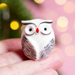 Figurine petit hibou, hibou des neiges mignon, hibou en porcelaine peint à la main, cadeau de Noël hibou