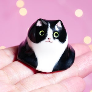 Hand-Painted Ceramic Ghost Cat Figurine: Halloween Decor