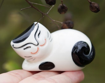 Hand bemalt Porzellan Katze Figur: Schwarz und Weiß Keramik Geschenk