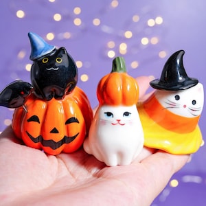 Handmade Ceramic Halloween Cat Figurine: Pumpkin Decor
