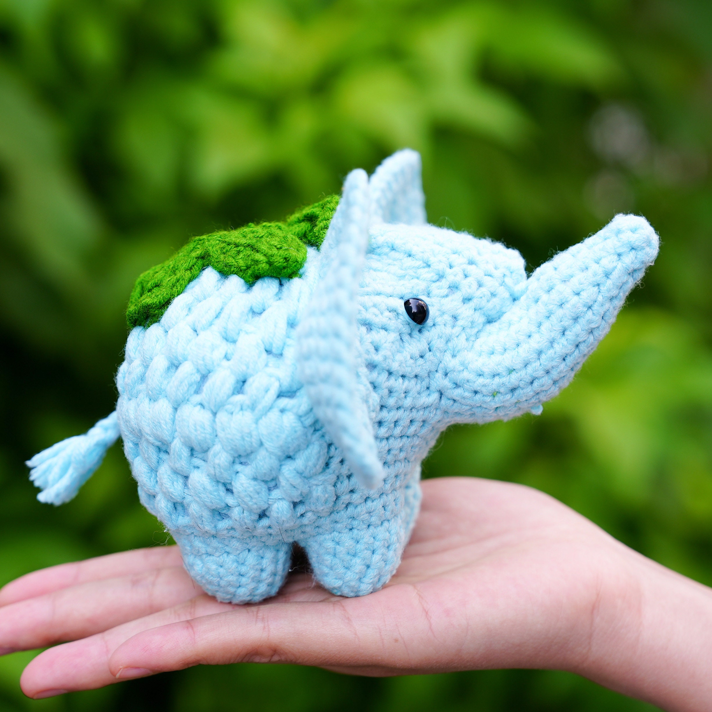 青い象の編みぐるみ かぎ針編みの青い象のあみぐるみ：手作りの綿とベルベットのぬいぐるみ
