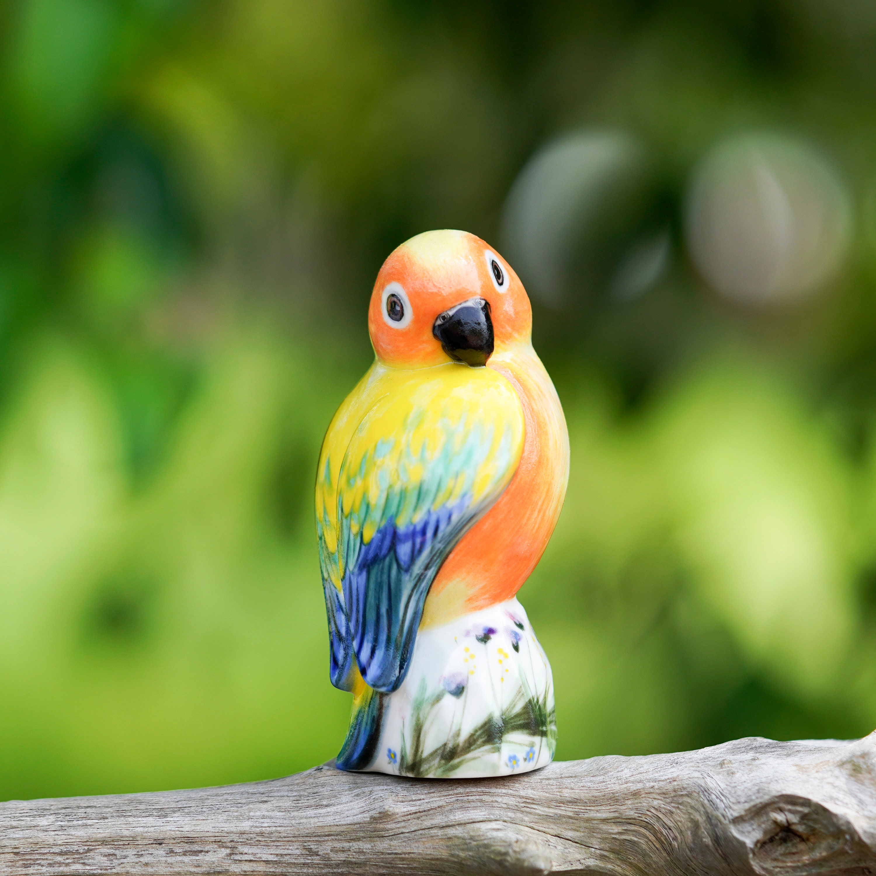 磁器製コガネメキシコインコの置物、陶器製オウムの飾り、オウム