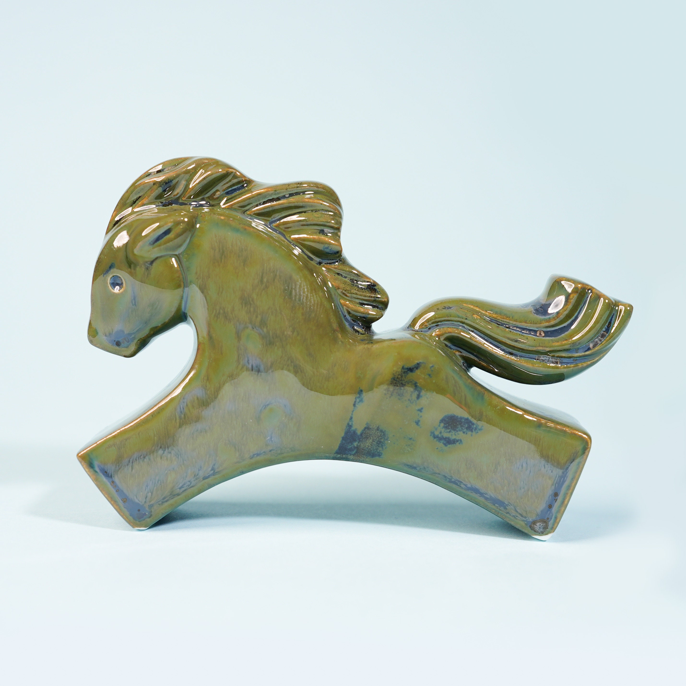 疾走する陶器の馬の置物、馬の装飾、家の装飾動物、馬好きへの