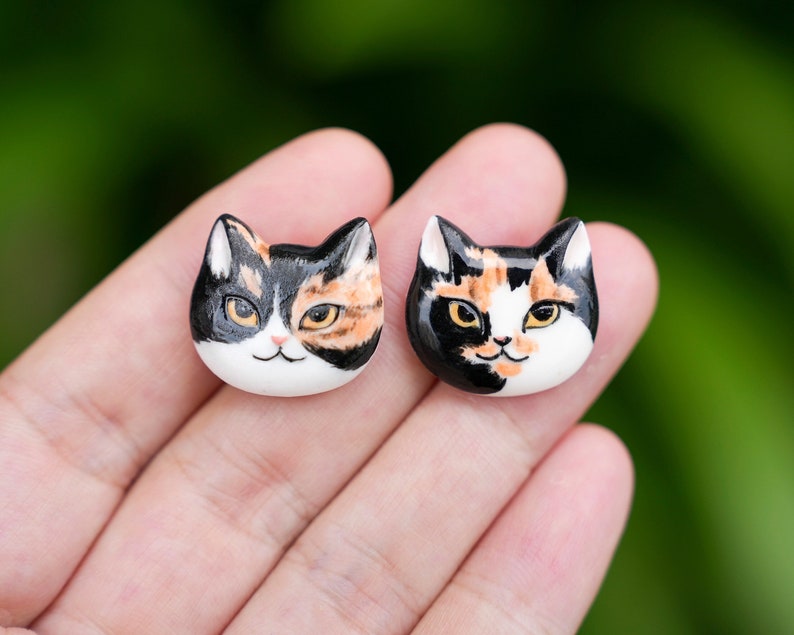 Calico Cat Brooch, Porcelain Cat Pin, Ceramic Animal Jewelry, Handmade Kitten Brooch image 1