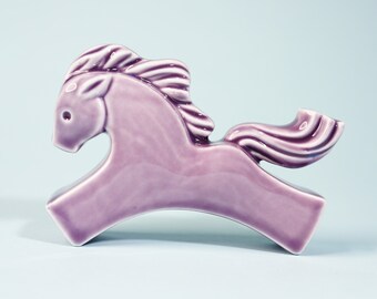 疾走する陶器の馬の置物、馬の装飾、家の装飾動物、馬好きへのギフト