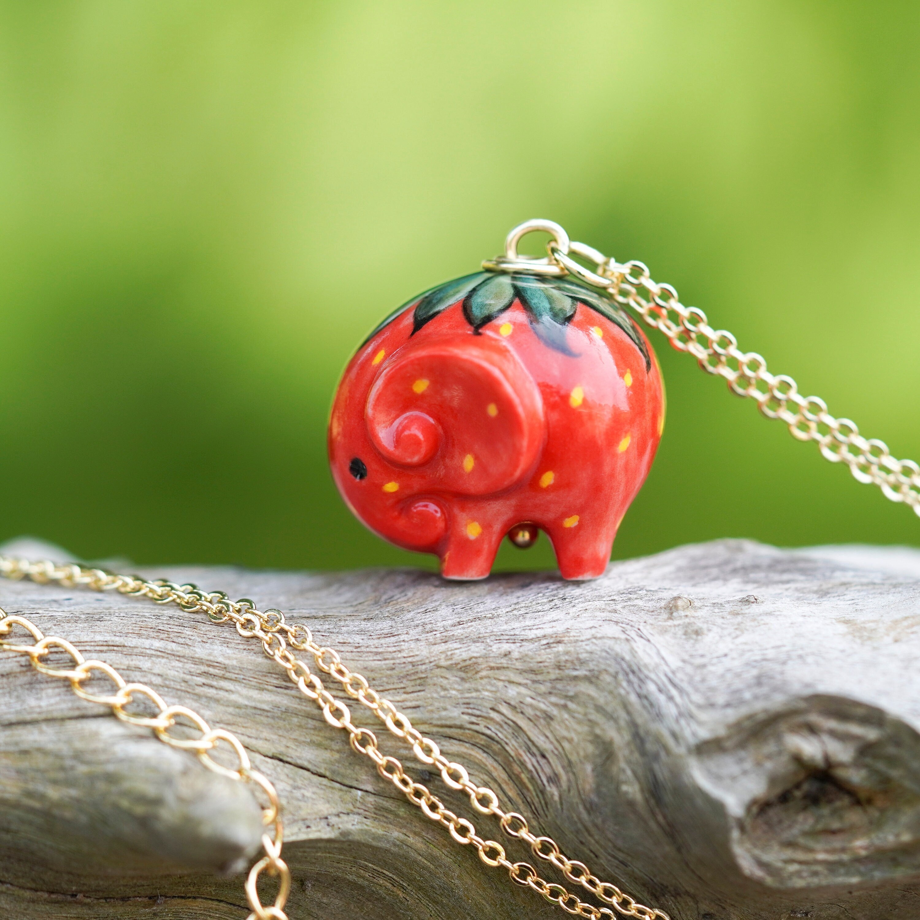 手作り磁器のストロベリーエレファントネックレス：グルメギフト