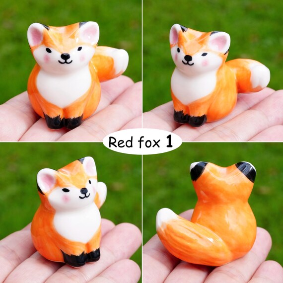 手作りの陶器製キツネの置物：光沢のある釉薬をかけた森の装飾 - Etsy 日本
