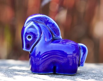 小さな陶器のポニーの置物：手作りの馬の彫刻、室内装飾 - Etsy 日本