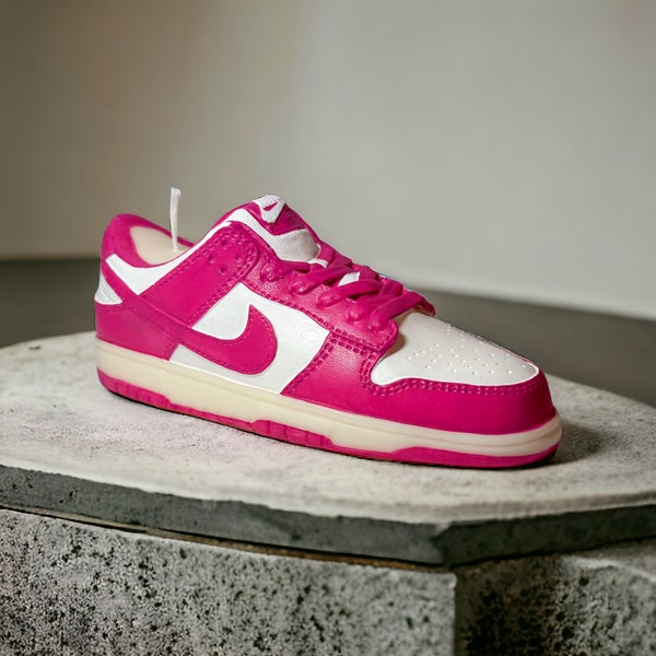 Bougie Dunk Low | Bougie Sneaker | Bougie de soja Dunk Shoe | Bougie de chaussure | Dunk fuchsia | Sneakers rose et blanche Candle