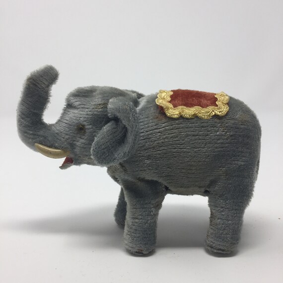 walking elephant toy