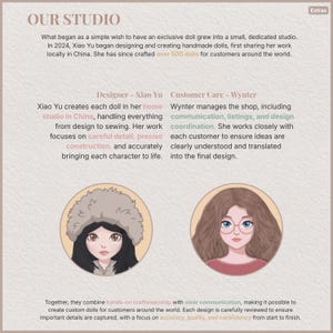Op de afbeelding: Een webpagina getiteld "OUR STUDIO" met tekst die de oorsprong en het team van de studio beschrijft. Bevat illustraties van ontwerper Xiao Yu en klantenservicemedewerker Wynter. De studio maakt op maat gemaakte poppen met zorg voor detail en precieze constructie.