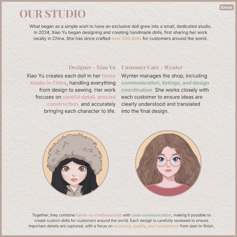 Op de afbeelding: Een webpagina getiteld "OUR STUDIO" met tekst die de oorsprong en het team van de studio beschrijft. Bevat illustraties van ontwerper Xiao Yu en klantenservicemedewerker Wynter. De studio maakt op maat gemaakte poppen met zorg voor detail en precieze constructie.