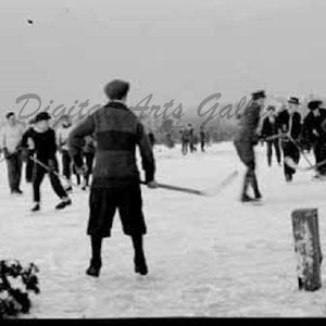 Vintage digitale foto ijshockey, 1914 mannen die ijshockey spelen op forelmeer, instant digitale download