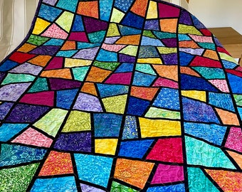Handgemaakte batik patchwork quilt: regenboogkleurige glas-in-lood plaid