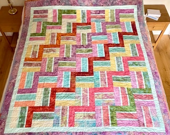 Handgefertigte Batik Patchwork Quilt: Moderne Geometrische Decke