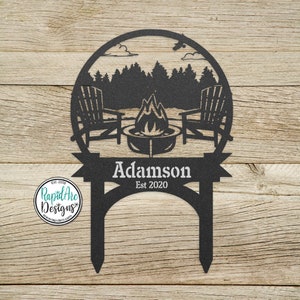 Monograma de camping ESCENA FORESTAL / Letrero de patio personalizado con estacas / Letrero con apellido personalizado / Letrero de dirección o lote o caravana / Decoración para exteriores
