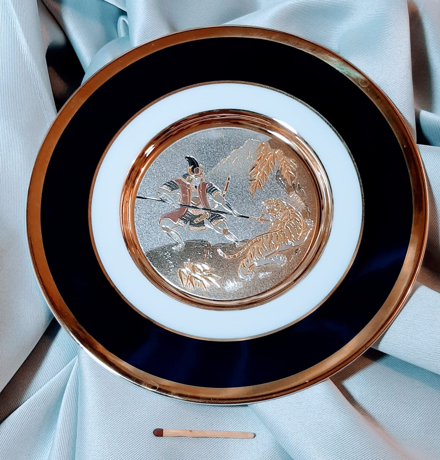 Art of Chokin 24k Gold Edged Dish Plate Bone China With Art of Chokin 24k Gold Edged Dish Plate Bone China With