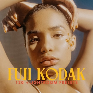 Può includere: Primo piano di un viso con glitter dorati sulla guancia. Il testo "FUJI KODAK 120+ LIGHTROOM PRESETS" è in basso nell'immagine.