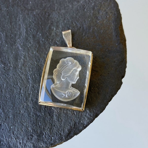 Vintage 1950s Intaglio Glass Convex Reverse Cameo Pendant