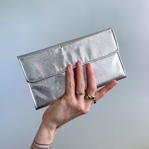 Cartera vintage CFR de vinilo plateado metalizado, mini clutch