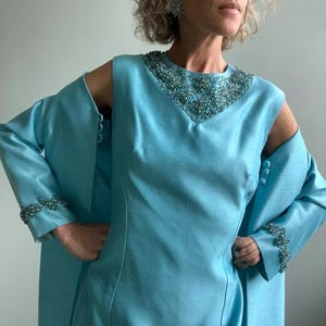 Vintage 1960er Jahre Perlenkleid und passende Abendjacke, klein bis mittelgroß