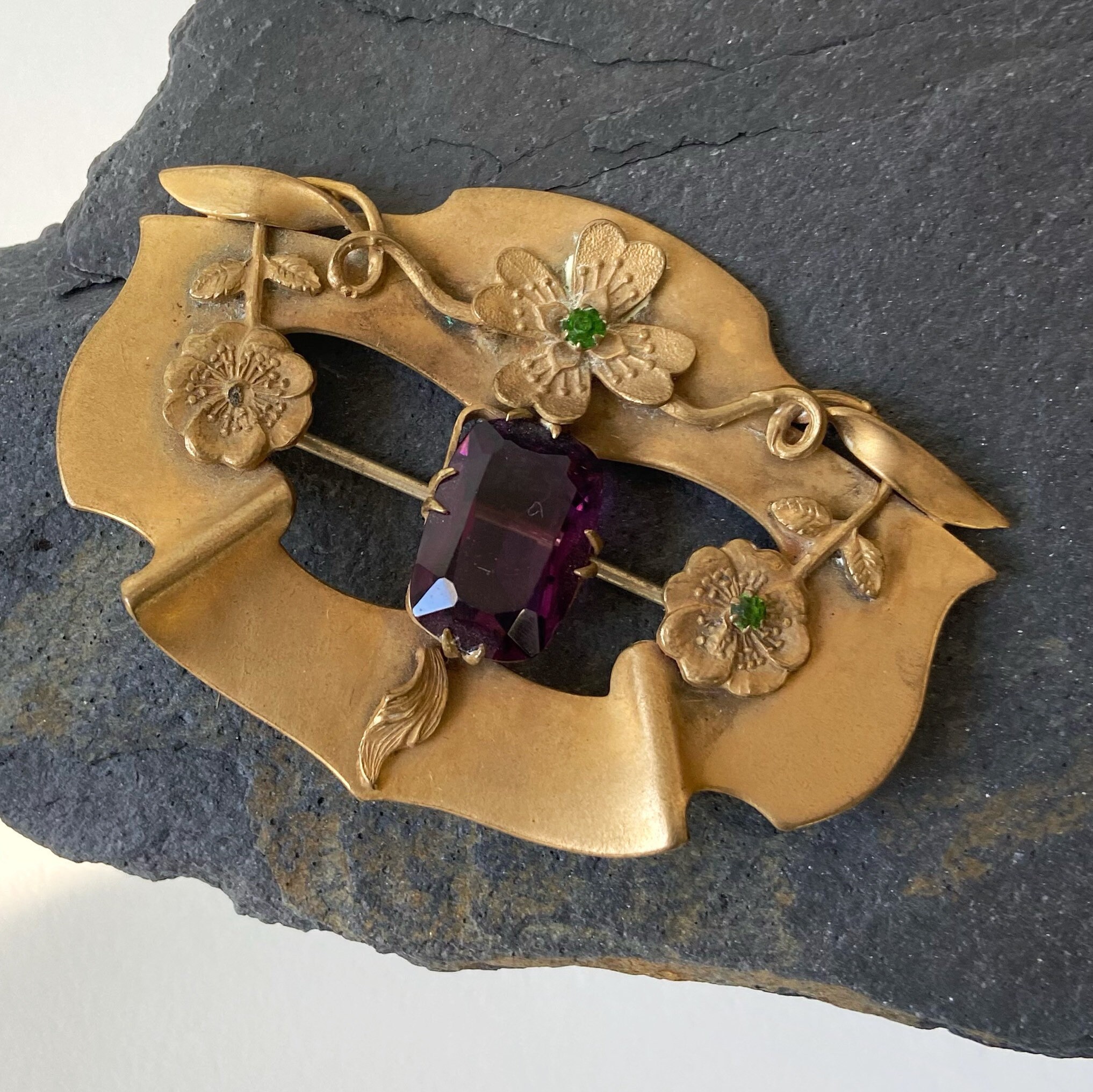Broche, fin 1910, Laiton peint - Roubaix La Piscine