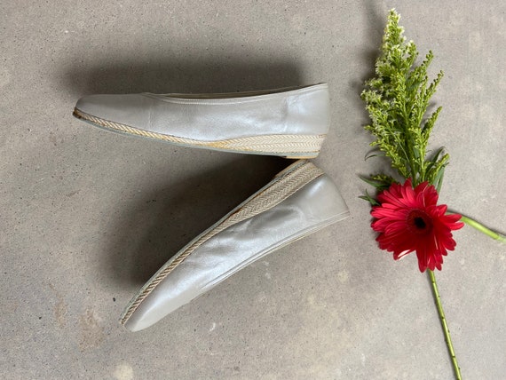 Vintage 1980s Silver Leather Flats, Size US 8 - image 10