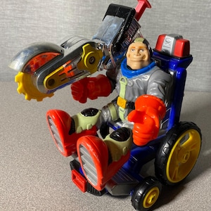 Boneco de ação vintage Fisher Price Rescue Heroes com cadeira de rodas e serra circular