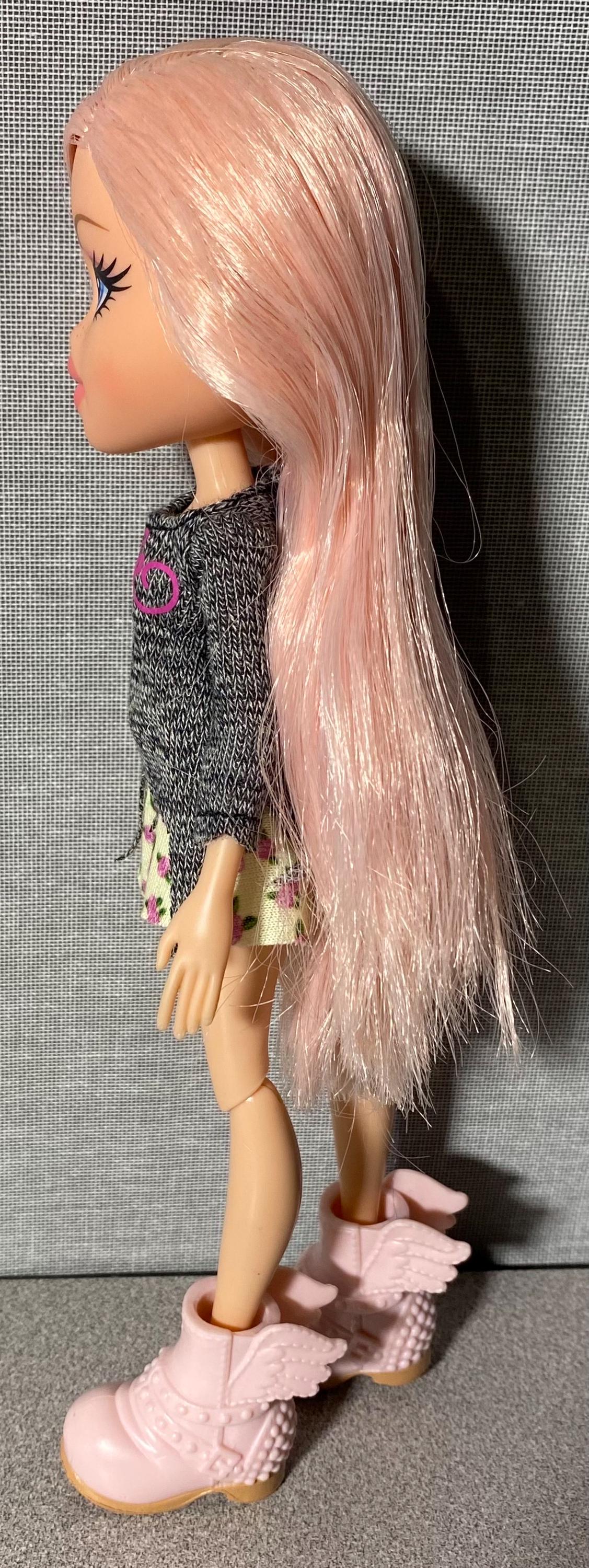 Bratz Cloe Selfie Snaps - Bambola Con Occhiali, Cappello Peluche E Accessori Smartphone (Bandai 536.901) - 2