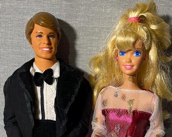 1980年代のヴィンテージケン人形（タキシード付き）とスーパースター