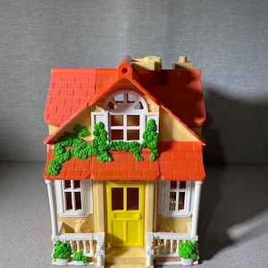 Vintage 2000 Fisher Price Country Cottage Sweet Streets Doll House