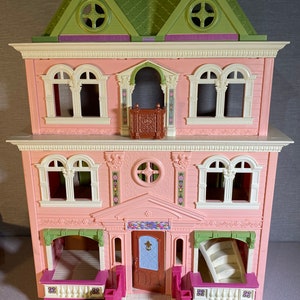 Vintage Fisher Price Loving Family Grand Mansion Victorian Dollhouse & Dolls image 2