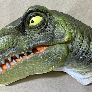Maidenhead Toys R Us Exclusive Velociraptor Hand Puppet W/Sound - Motion Sensor!