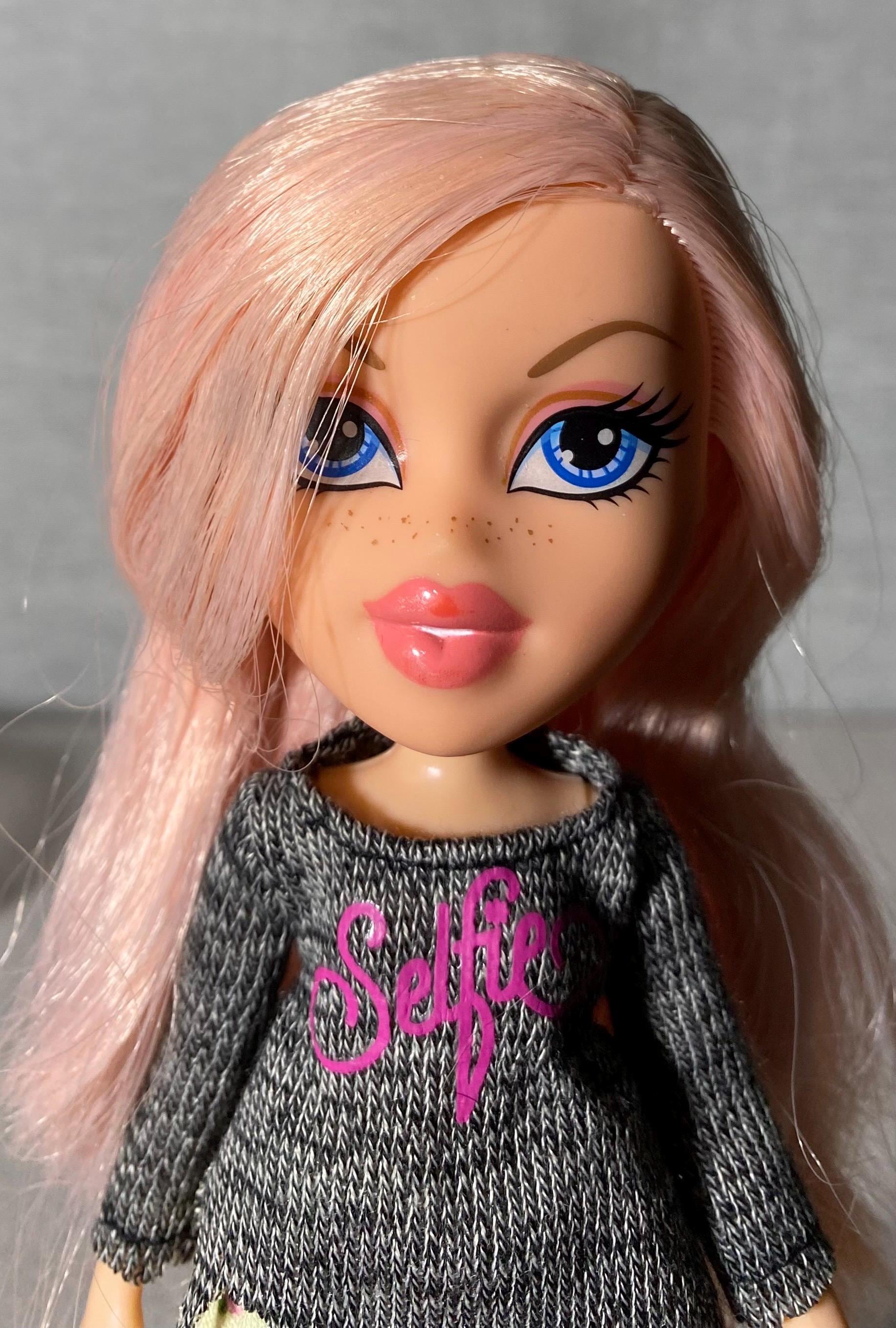Cloe Bratz Selfie Snaps Raya Bratz Selfie Snaps 2016 2025