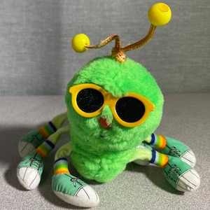 VINTAGE 1984 COMMONWEALTH Lots a Lots a Leggggggs Caterpillar Plush Toy