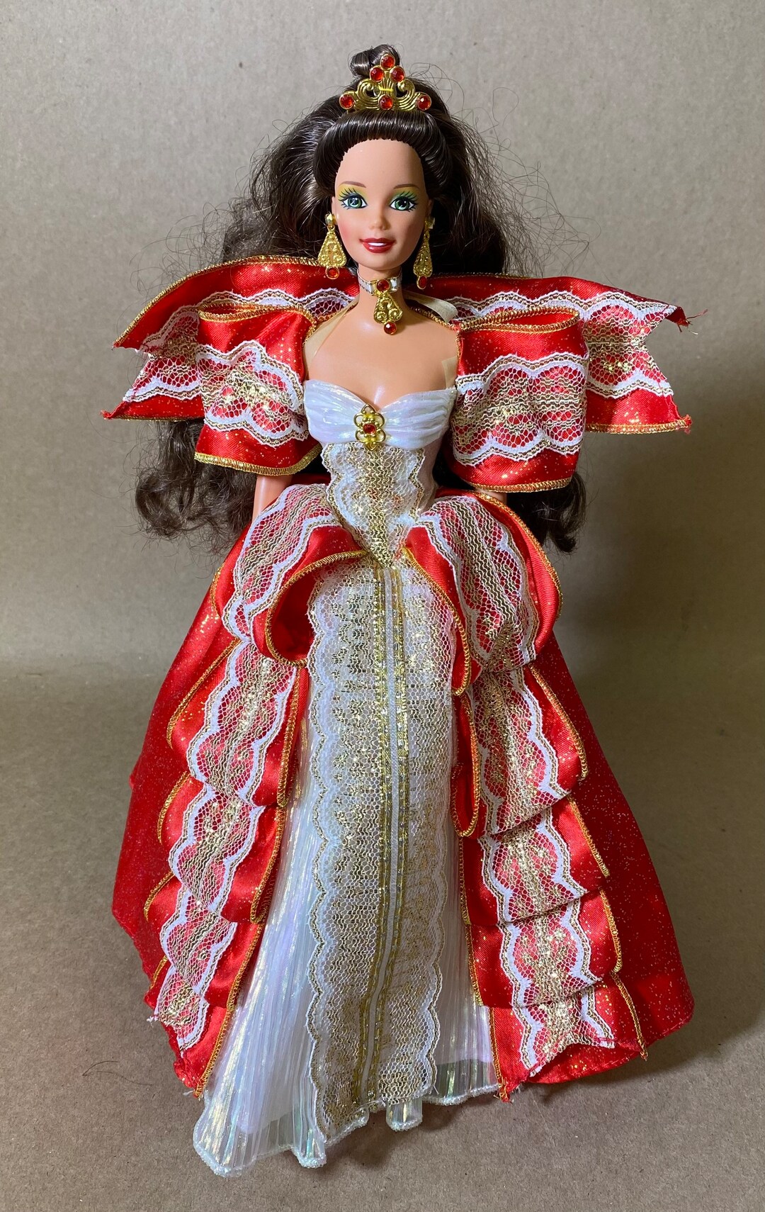 Vintage 1997 Mattel Barbie Happy Holiday Special Edition Teresa