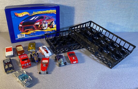 Vintage 2000 Tara Toys Hot Wheels Storage Case & 11 Cars 