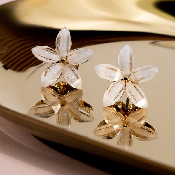 Small White Shimmery Flower Stud Earrings, Minimalist Pearl Gold Floral Earrings, Simple Dainty Flower Earrings, Bridal Bridesmaid Earrings